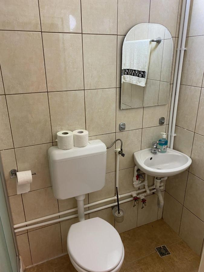 Farkaslaki Kulcsoshaz Lupeni (Harghita) Exteriör bild