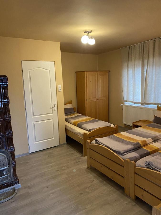 Farkaslaki Kulcsoshaz Lupeni (Harghita) Exteriör bild