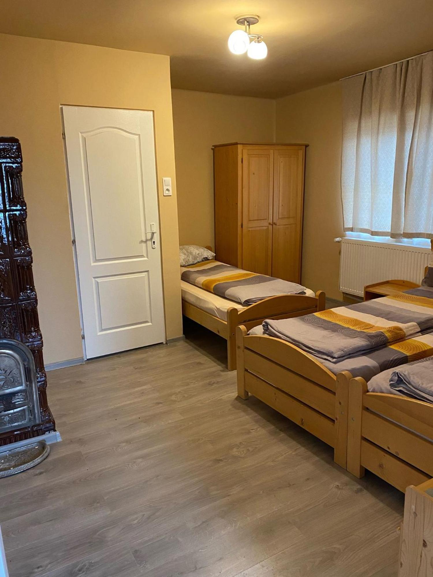 Farkaslaki Kulcsoshaz Lupeni (Harghita) Exteriör bild