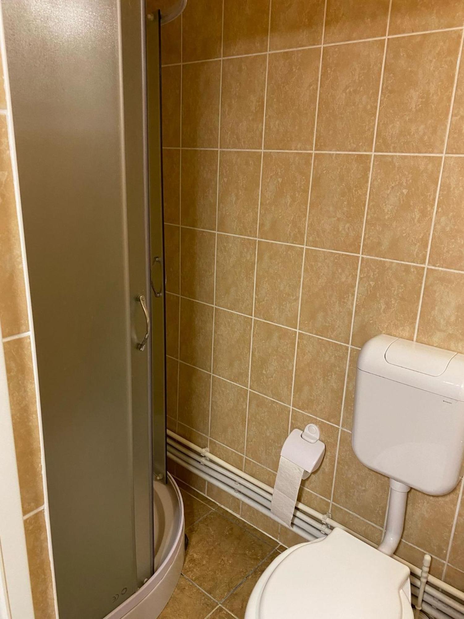 Farkaslaki Kulcsoshaz Lupeni (Harghita) Exteriör bild