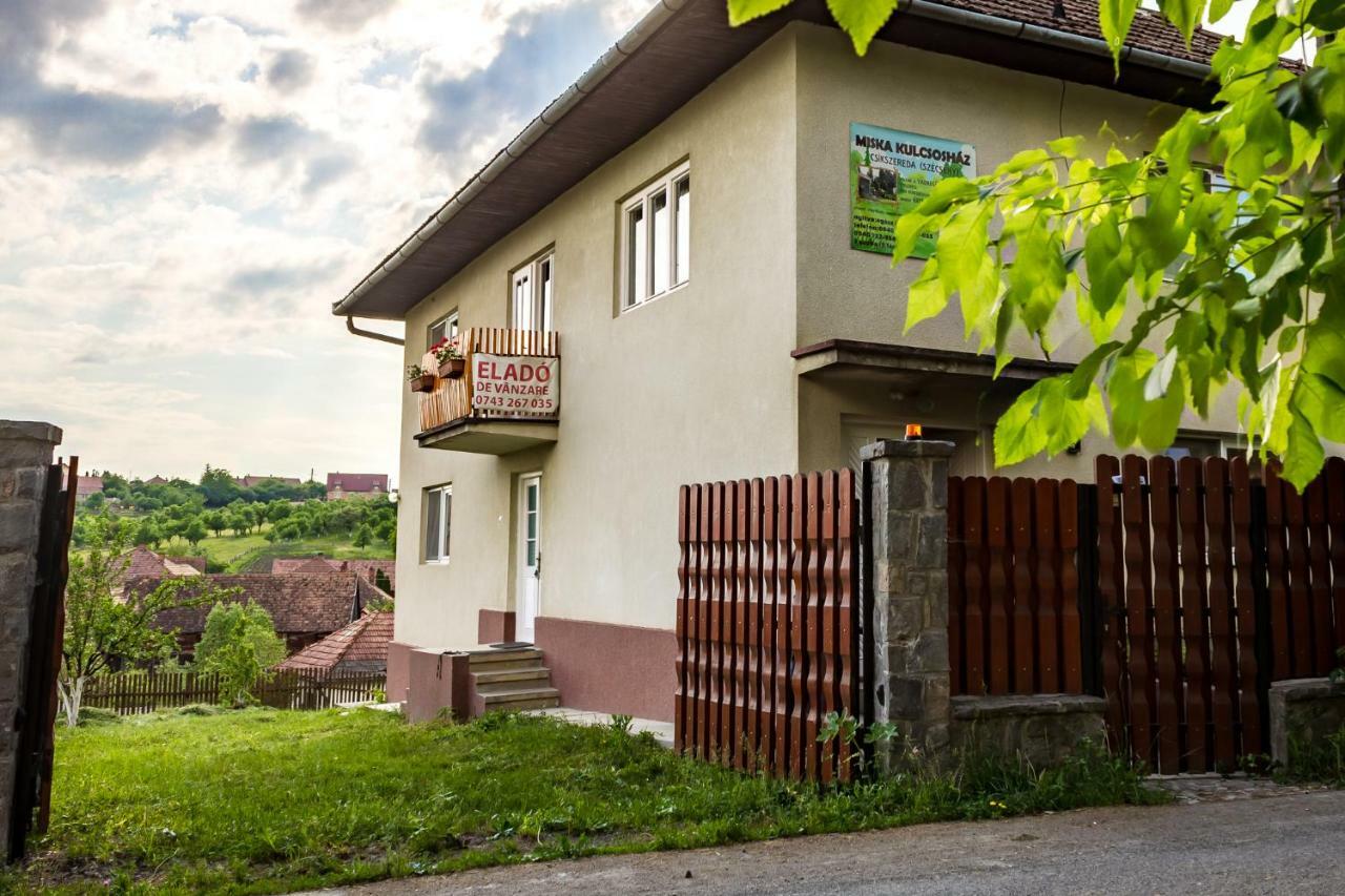 Farkaslaki Kulcsoshaz Lupeni (Harghita) Exteriör bild